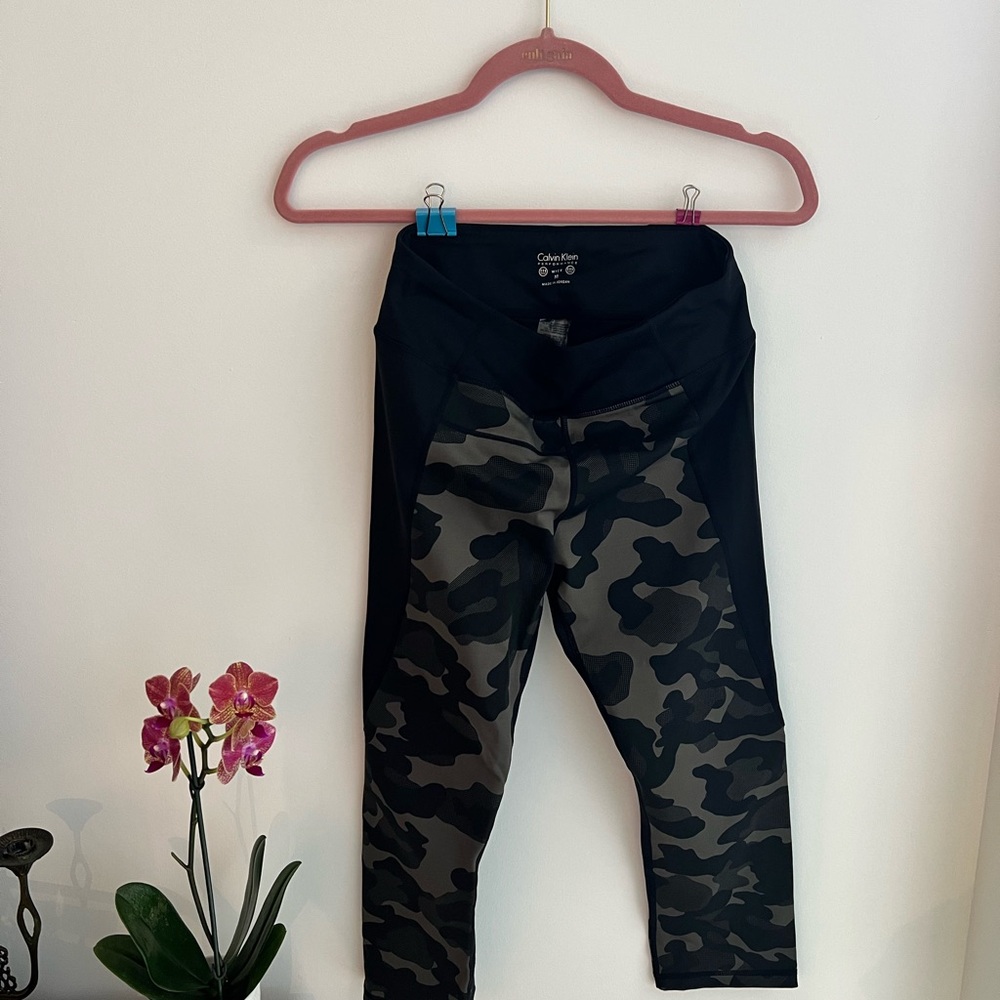 Calvin Klein black camo Performance Leggings - Picture 3 of 3